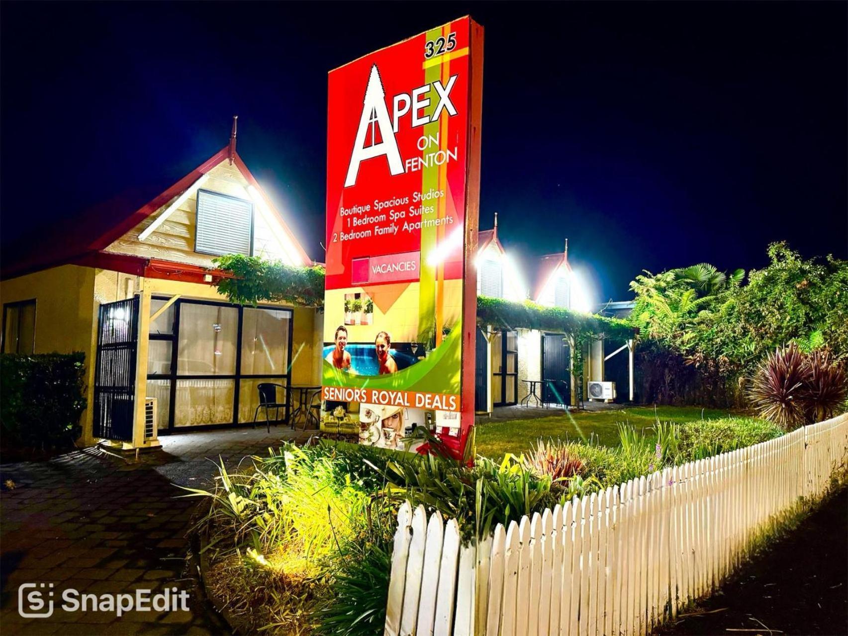 Apex On Fenton Motel Роторуа Екстер'єр фото
